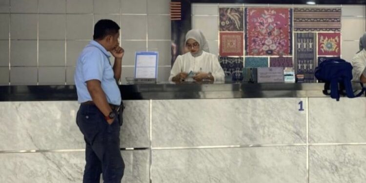 Utamakan Kepuasan Nasabah, Teller BRI Kanca Tangerang Merdeka Berikan Pelayanan Prima