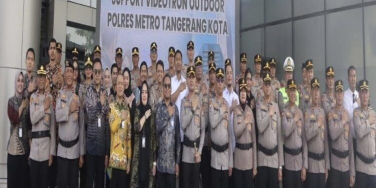BRI Serahkan Videotron Outdoor kepada Polres Metro Kota Tangerang