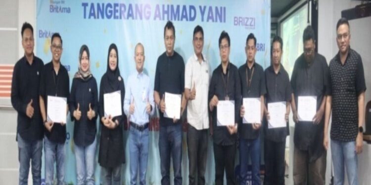 BRI KC Tangerang Ahmad Yani Berikan Penghargaan kepada Pekerja Terbaik