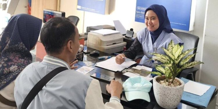 Dikenal Ramah dan Solutif, Pelayanan CS BRI Unit Karang Tengah Banjir Pujian Nasabah