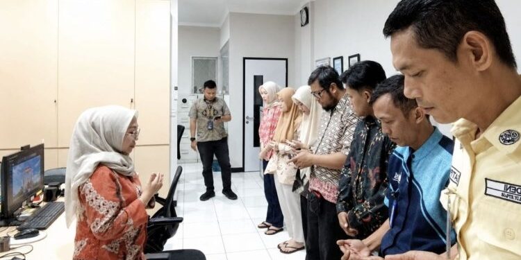 Membangun Eneri Positif Sejak Pagi, BRI Unit Cimone Konsisten Gelar Doa Bersama
