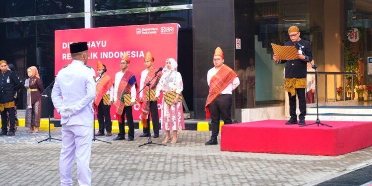 BRI Region 8 Jakarta 3 Gelar Upacara HUT ke-81 RI, Pegawai Kenakan Pakaian Adat Nusantara