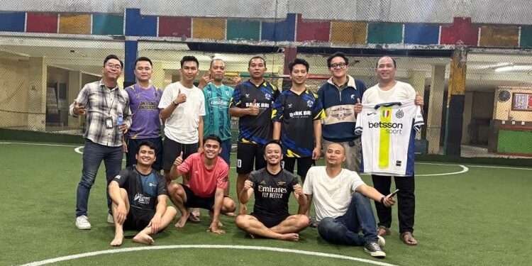 BRI KC Hayam Wuruk Perkuat Kekompakan Pekerja melalui Kegiatan Olahraga Futsal