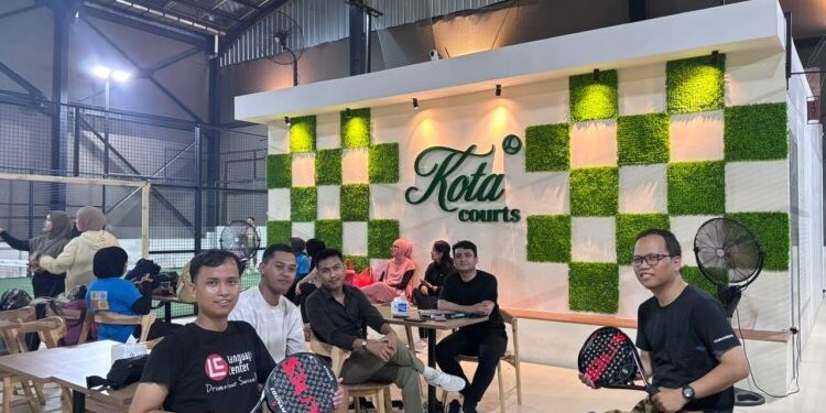 BRI KC Hayam Wuruk Perkuat Kekompakan Pekerja melalui Kegiatan Olahraga Padel