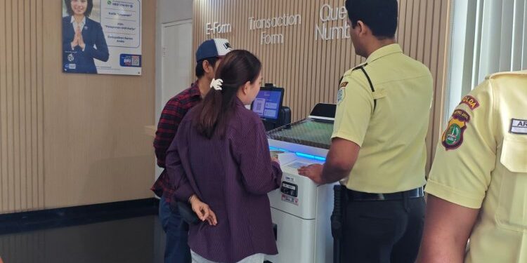 BRI KC Hayam Wuruk Tingkatkan Pelayanan melalui Pendampingan Nasabah di Layanan Digital