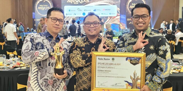 Konsisten Dukung Dunia Pendidikan, BRI Region 8 Jakarta 3 Terima Golden Winner Radar Banten Awards